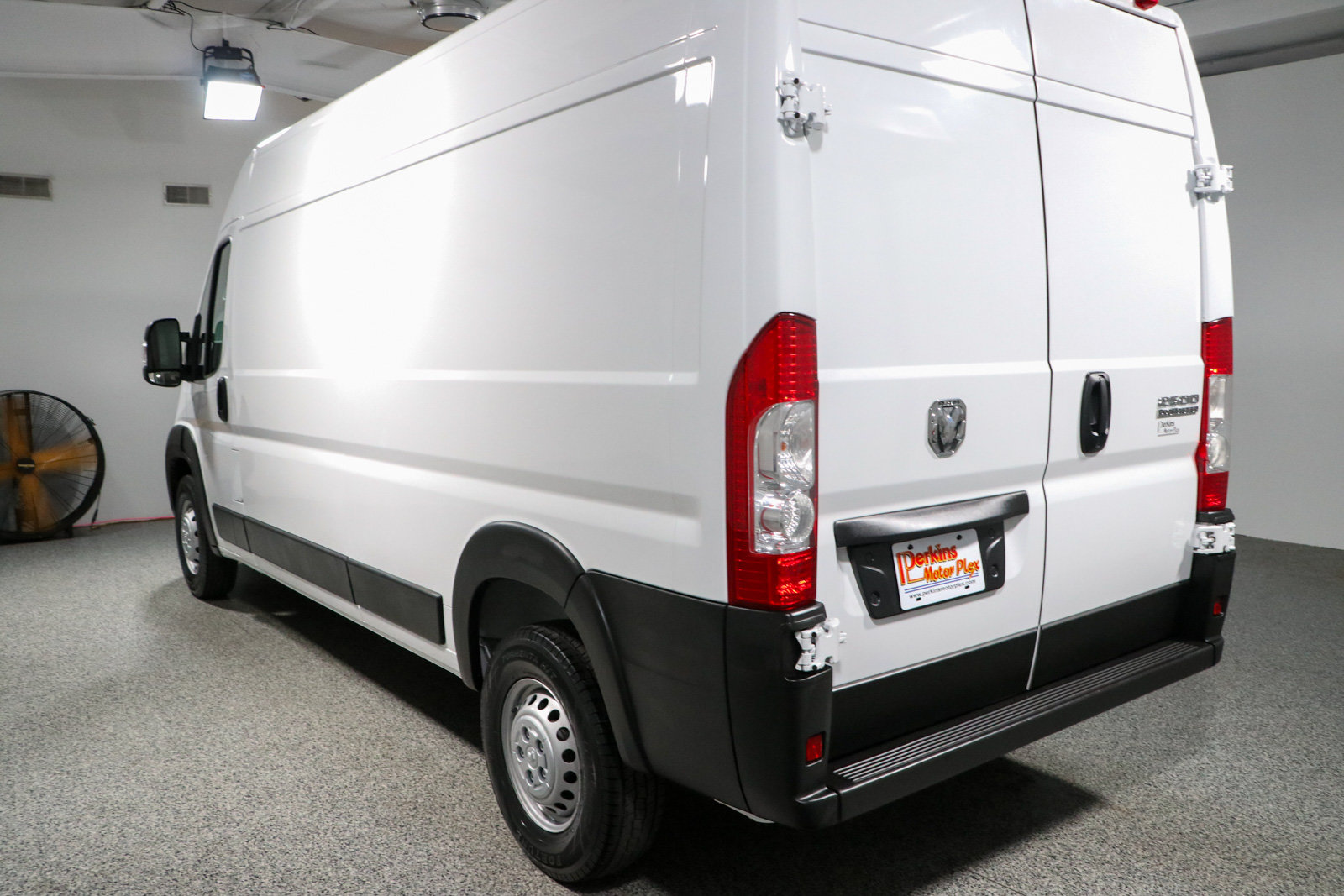 Used 2025 RAM ProMaster 2500 w/ Convenience Group FWD image 9