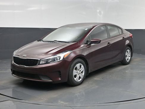 Used 2018 Kia Forte LX image 9