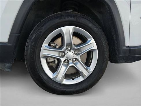 Used 2024 Jeep Compass Latitude AWD/4WD image 23