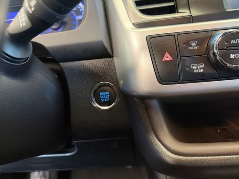 Used 2018 Toyota Highlander XLE AWD/4WD image 24
