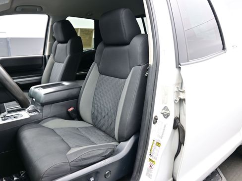 Used 2017 Toyota Tundra SR5 image 13