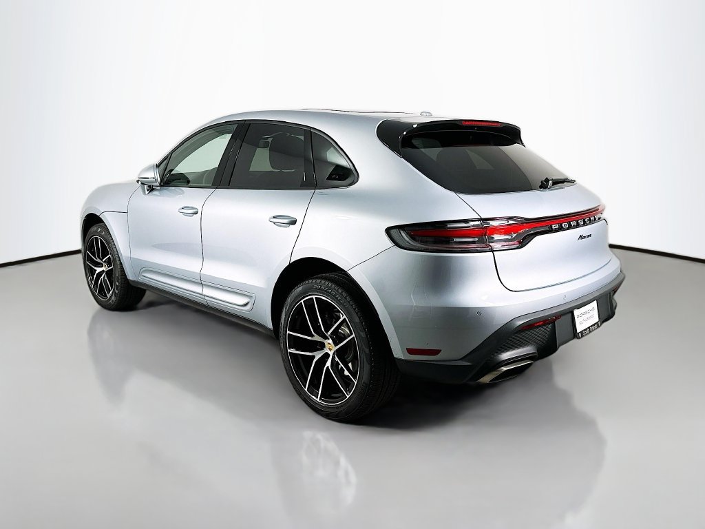 Certified 2025 Porsche Macan AWD/4WD image 3