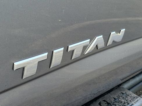 Used 2017 Nissan Titan PRO-4X w/ Pro-4x Convenience Package AWD/4WD image 13