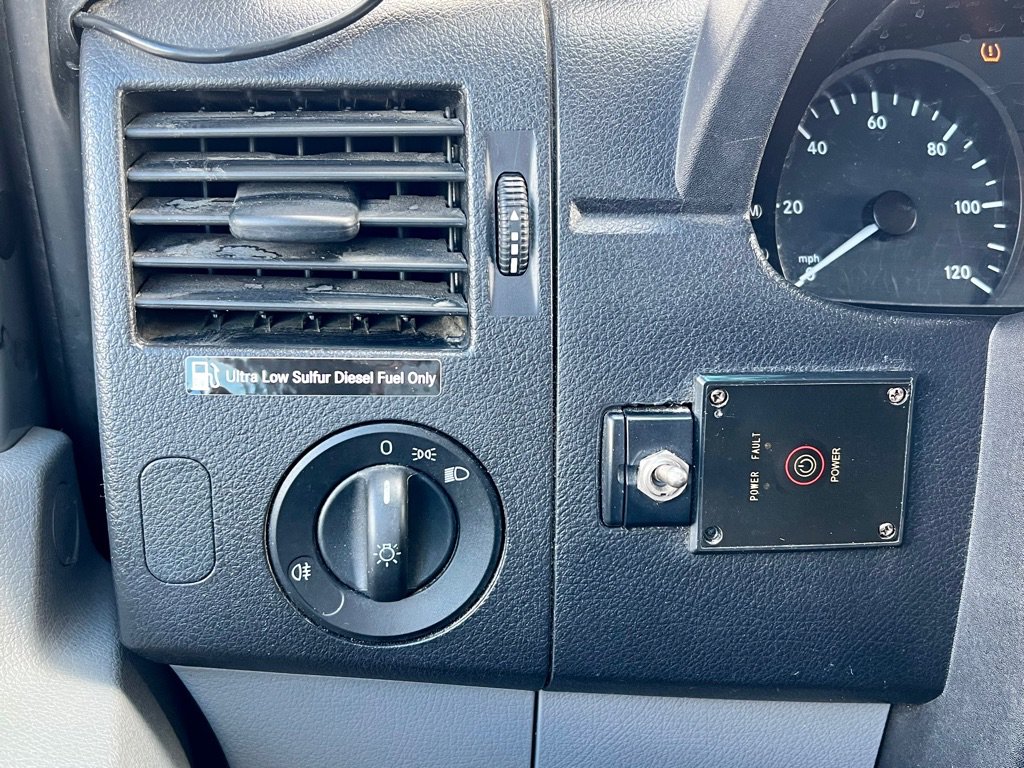 Used 2014 Freightliner Sprinter 2500 RWD image 17