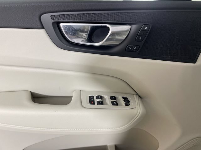 Certified 2025 Volvo XC60 T8 Plus w/ Protection Package Premier AWD/4WD image 29
