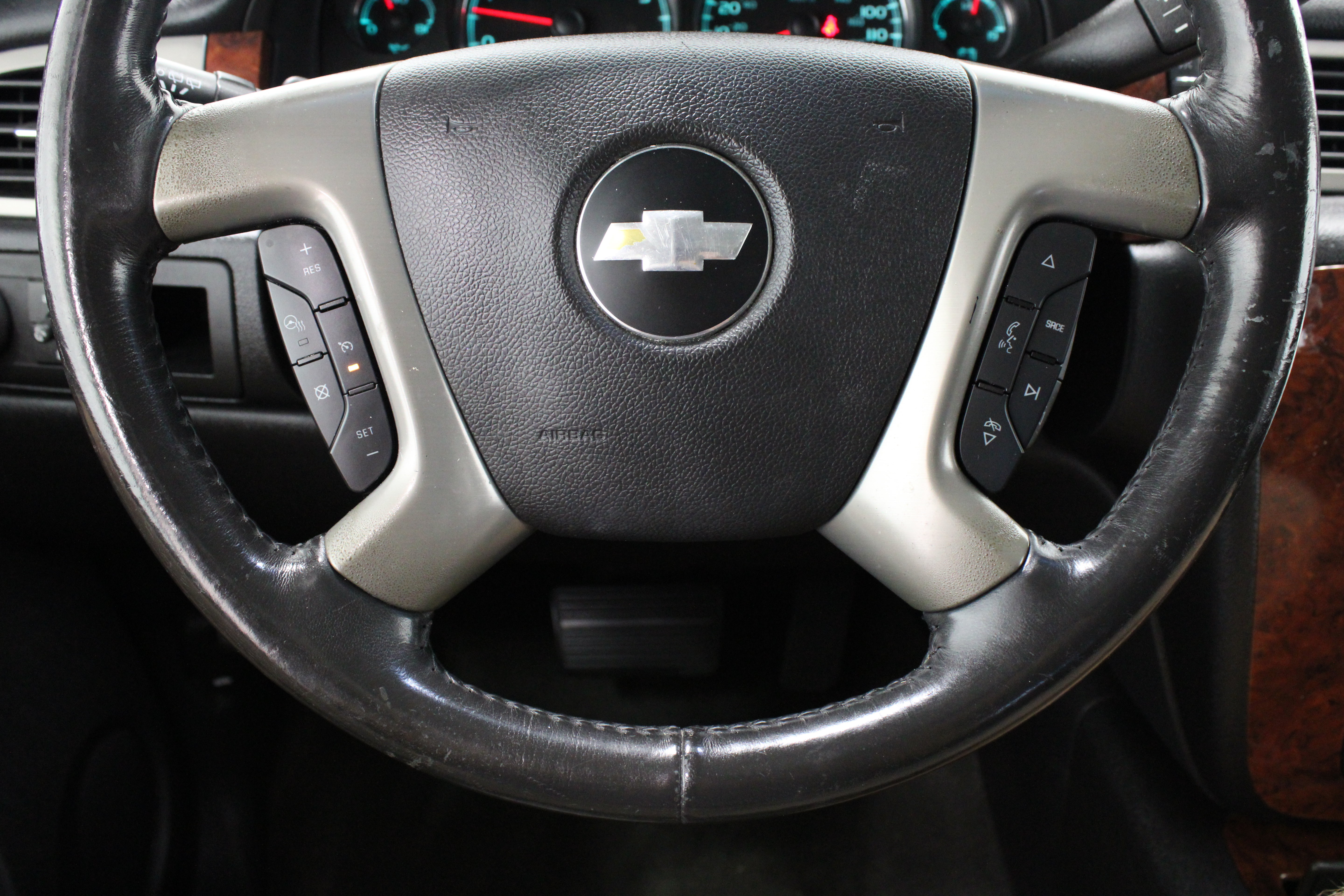 Used 2013 Chevrolet Tahoe LTZ RWD image 24