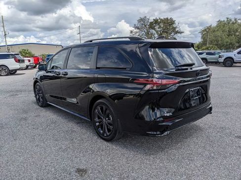 Used 2025 Toyota Sienna XSE w/ XSE Plus Package FWD image 6