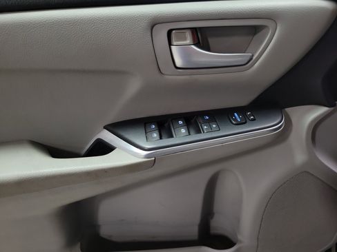 Used 2015 Toyota Camry LE image 18