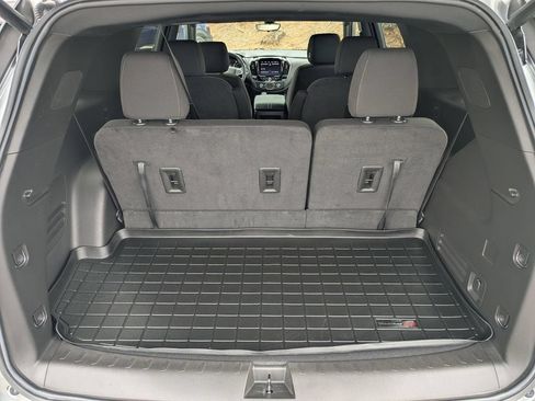 Used 2023 Chevrolet Traverse LT FWD image 17