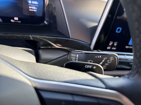 Used 2025 Volkswagen Atlas Peak Edition SE image 22