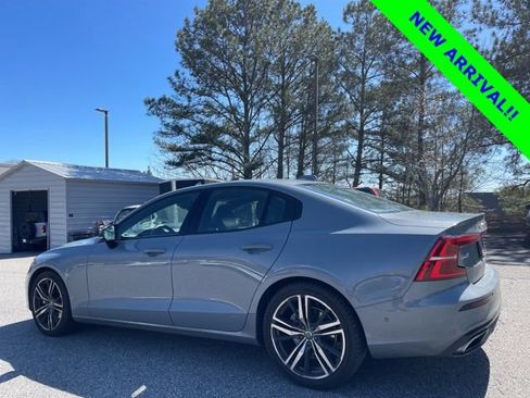 Used 2022 Volvo S60 B5 R-Design image 5