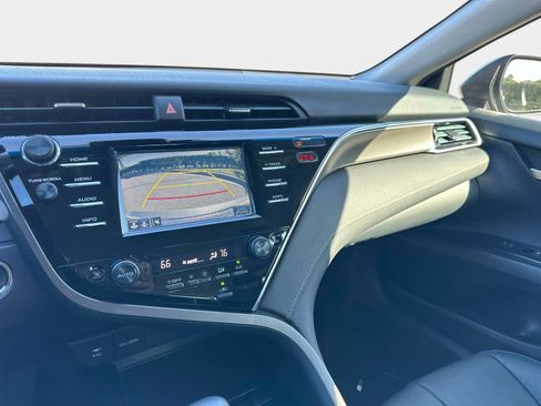 Used 2018 Toyota Camry XSE image 21