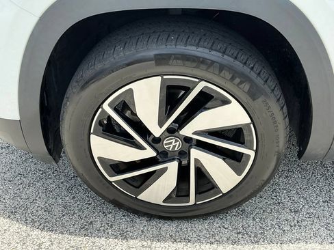 Used 2024 Volkswagen Atlas SE FWD image 32