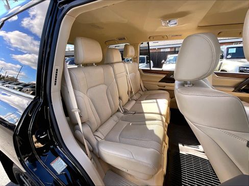 Used 2020 Lexus LX 570 4WD w/ Luxury Package image 29