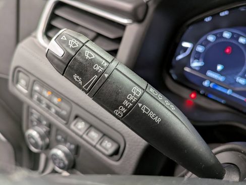 Used 2022 GMC Yukon XL Denali image 17