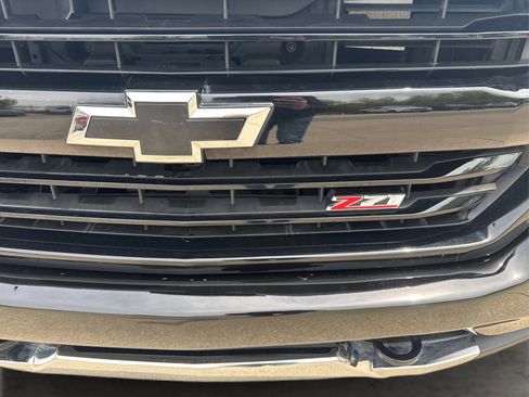 Used 2018 Chevrolet Silverado 1500 LT w/ LPO, Black Pack AWD/4WD image 13