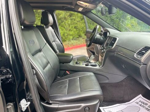 Used 2018 Jeep Grand Cherokee Overland AWD/4WD image 23