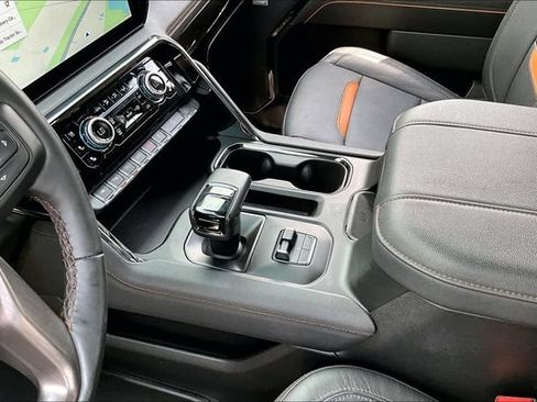 Used 2024 GMC Sierra 1500 AT4 w/ Technology Package AWD/4WD image 19