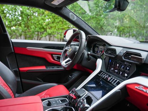 Used 2019 Lamborghini Urus image 43