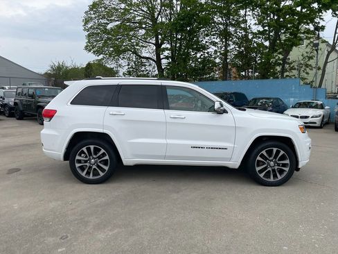 Used 2017 Jeep Grand Cherokee Overland w/ Jeep Active Safety Group AWD/4WD image 4