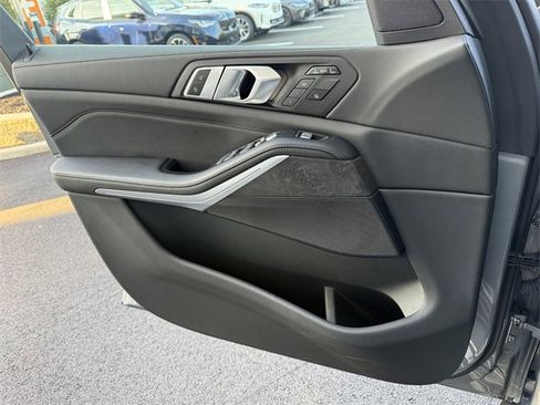 Certified 2024 BMW X7 xDrive40i w/ M Sport Package image 26
