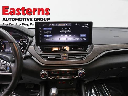 Used 2023 Nissan Altima 2.5 SV w/ SV Premium Package FWD image 12