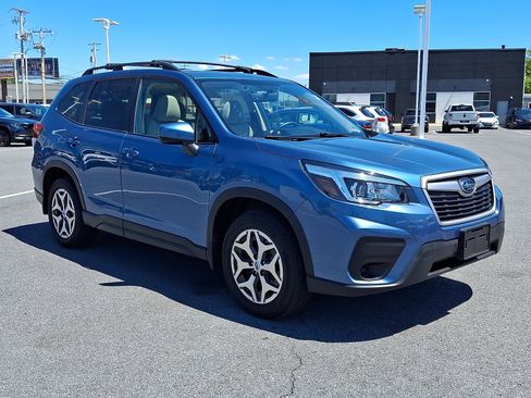 Used 2020 Subaru Forester Premium AWD/4WD image 3