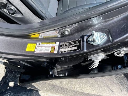 Used 2021 Toyota Highlander XLE AWD/4WD image 35