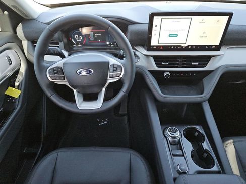 New 2026 Ford Explorer Active w/ Active Comfort Package image 4