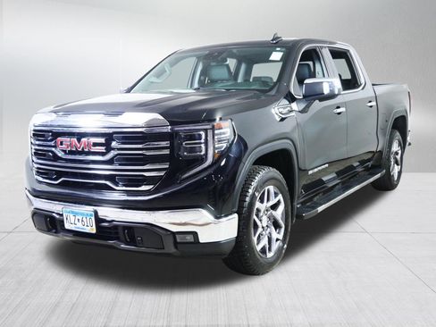 Used 2023 GMC Sierra 1500 SLT w/ SLT Premium Package AWD/4WD image 3