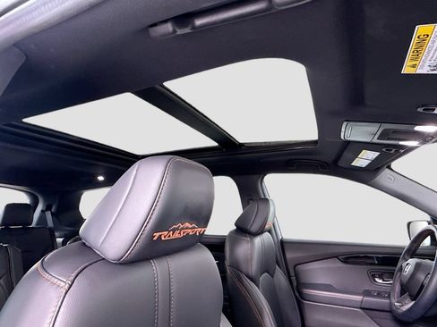 Certified 2025 Honda Pilot TrailSport image 18