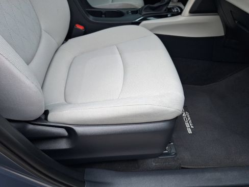 Used 2023 Toyota Corolla Cross L FWD image 32