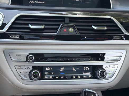 Used 2022 BMW 740i w/ M Sport Package RWD image 15