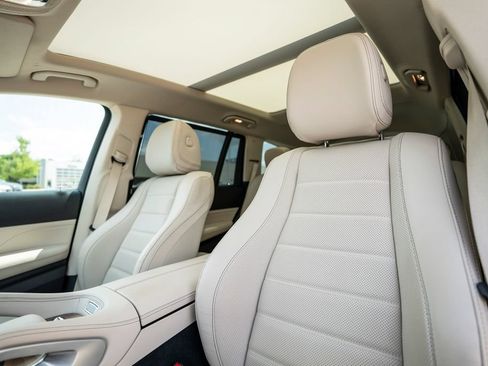 Used 2024 Mercedes-Benz GLS 450 4MATIC image 5