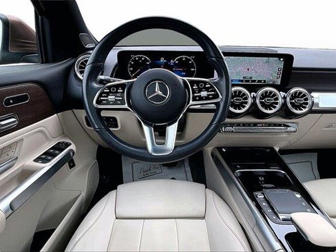 Certified 2023 Mercedes-Benz EQB 300 4MATIC image 11