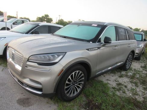 Used 2023 Lincoln Aviator Reserve w/ Equipment Group 201A RWD image 3