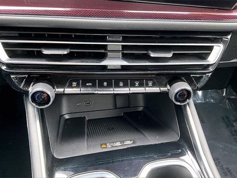 Used 2024 Chevrolet Traverse RS w/ LPO, Floor Liner Package image 33