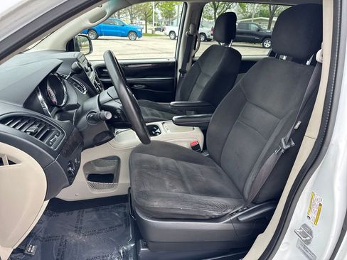 Used 2015 Dodge Grand Caravan SXT FWD image 9