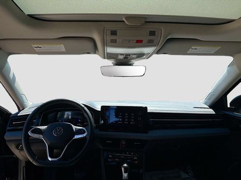 Used 2025 Volkswagen Jetta SE FWD image 21