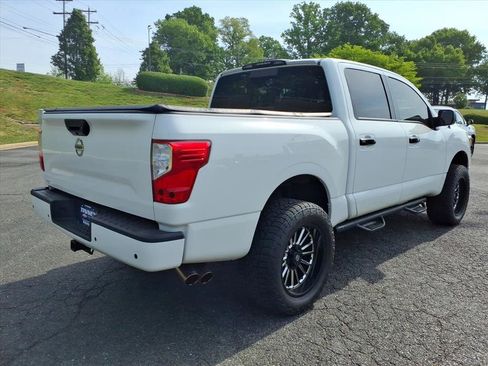 Used 2021 Nissan Titan SV AWD/4WD image 3