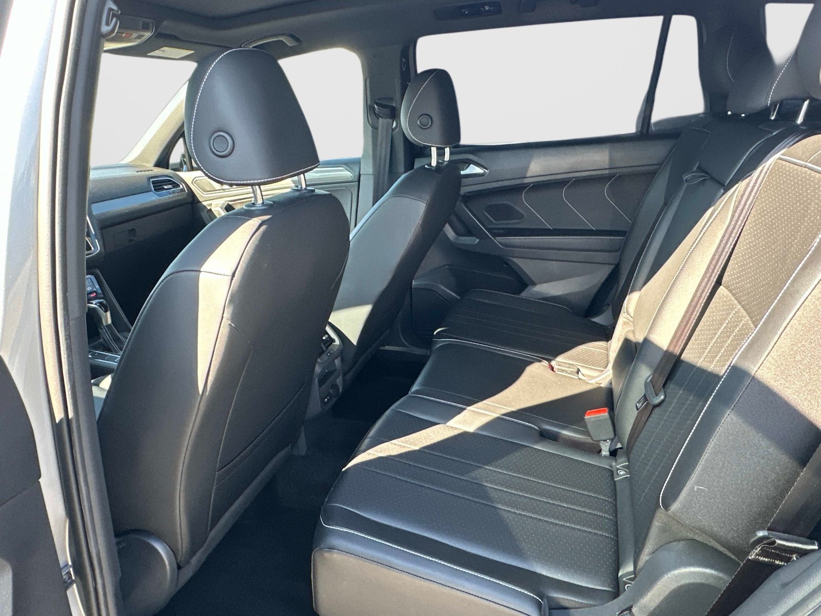 Certified 2023 Volkswagen Tiguan SE R-Line FWD image 12