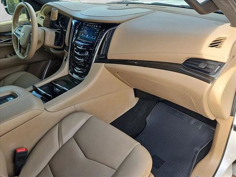 Used 2019 Cadillac Escalade Platinum image 26