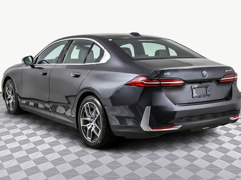 Used 2025 BMW i5 xDrive40 w/ Premium Package image 6