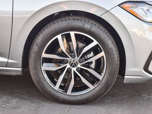 Used 2025 Volkswagen Jetta SE image 10