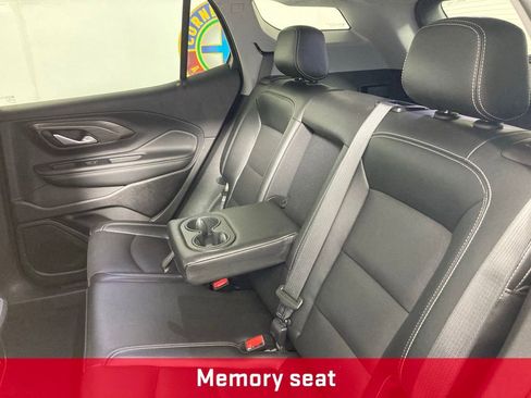 Used 2024 GMC Terrain SLT image 18