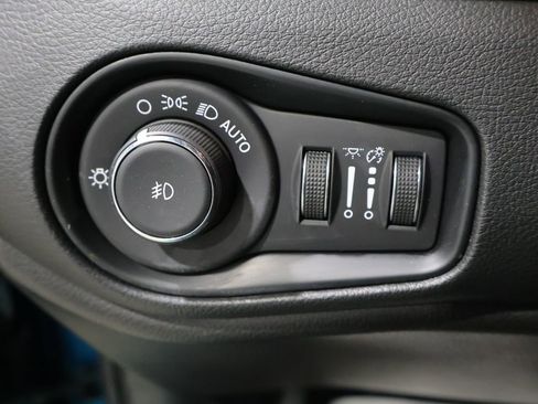 Used 2021 Jeep Renegade Latitude image 34