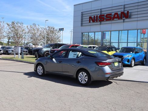 Used 2025 Nissan Sentra S image 4