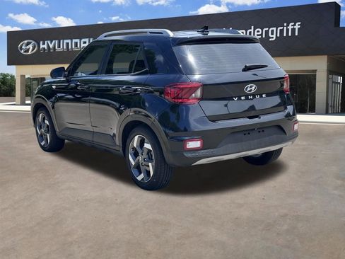 Used 2022 Hyundai Venue SEL FWD image 10