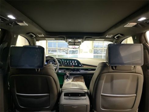 Certified 2024 Cadillac Escalade ESV Premium Luxury Platinum image 23
