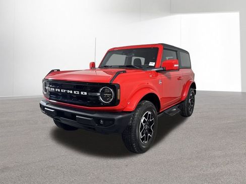 Used 2023 Ford Bronco Outer Banks image 2